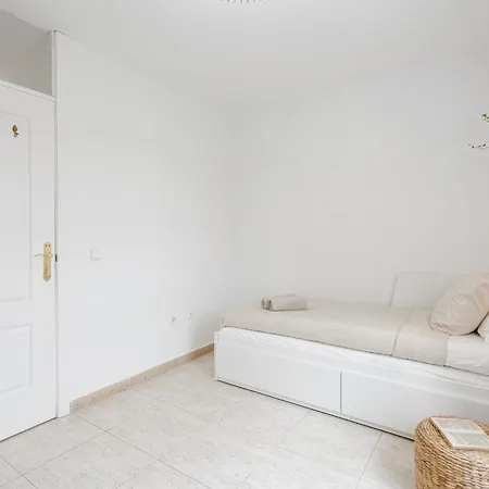 2bd Bright Family-friendly In דירה קיאו סלבאחה